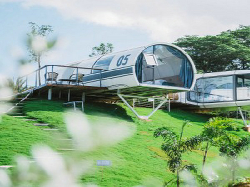Mobile Space Capsule Cabins for golf communities