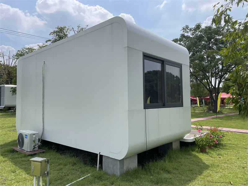 Mobile Capsule Style Housing for artists