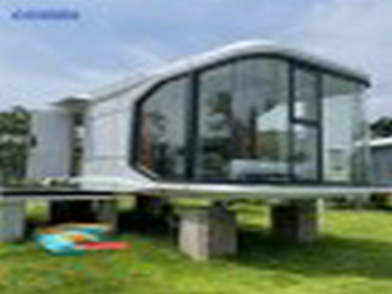 Spacious prefab glass homes with panoramic glass walls